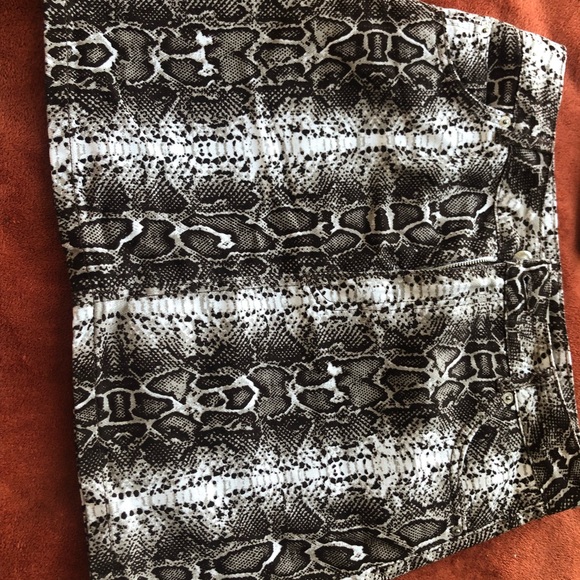 Snakeskin Denim skirt - Picture 3 of 5